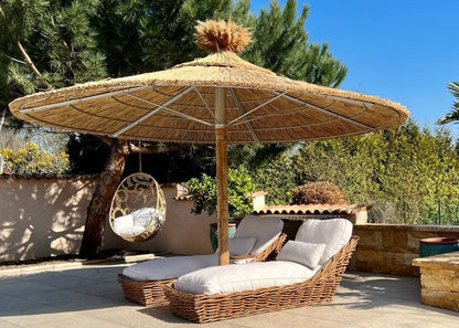 strohschirm für strandbar und beachclub atmosphäre